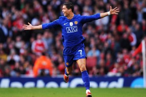 开云体育中国-新疆队淘汰赛过关尼克斯，浓眉高光表现改写历史