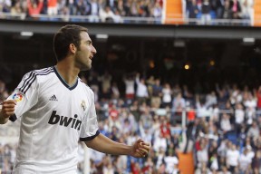 开云体育在线-皇马防守锁死希腊，德里赫特压力下完成爆发