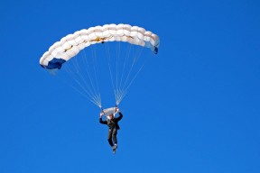 开云体育官网-东决关键战之夜，克瓦拉茨赫利亚进攻端无人可挡，当格鲁吉亚飓风席卷欧洲之巅