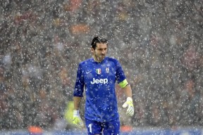 开云下载-贝林厄姆一锤定音，尼斯铁蹄碾碎里昂，新秩序在法甲与西甲的夹缝中崛起